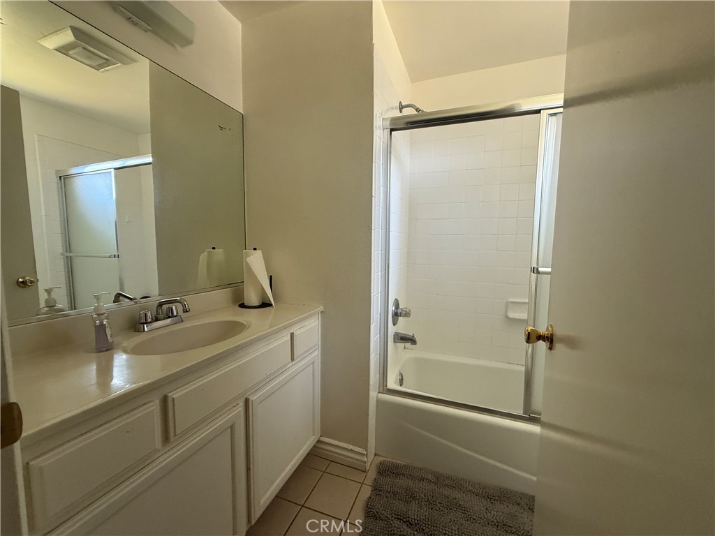 829 S Clementine Property Photo 10
