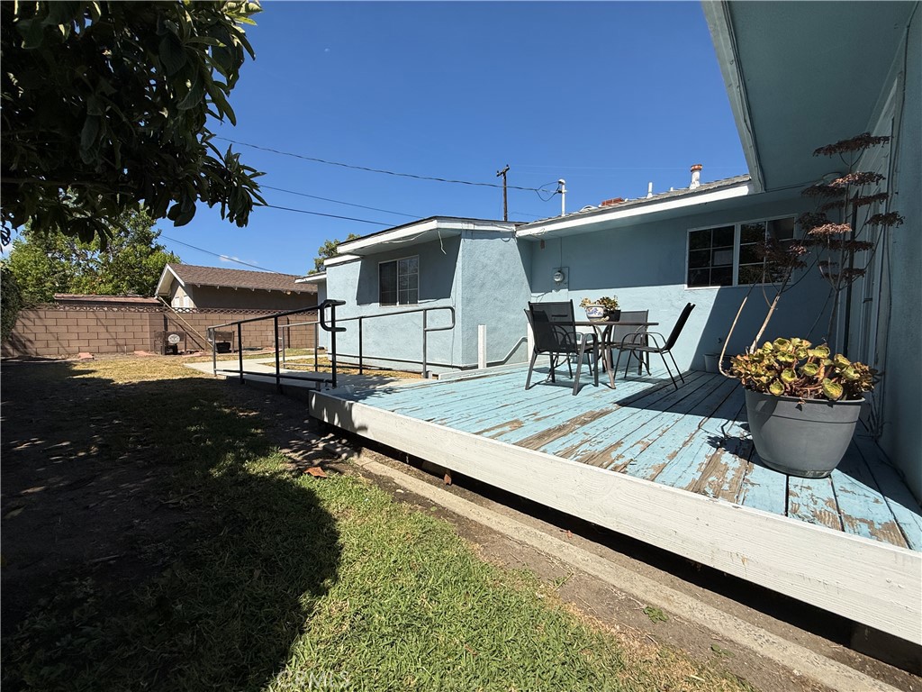 829 S Clementine Property Photo 15