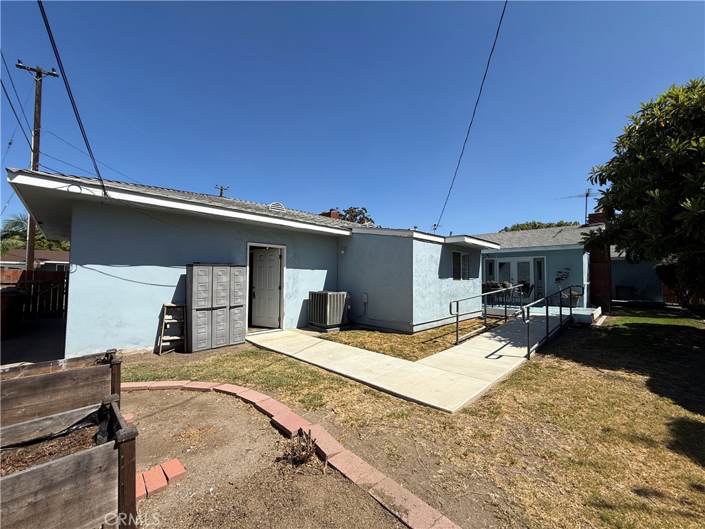 829 S Clementine Property Photo 16