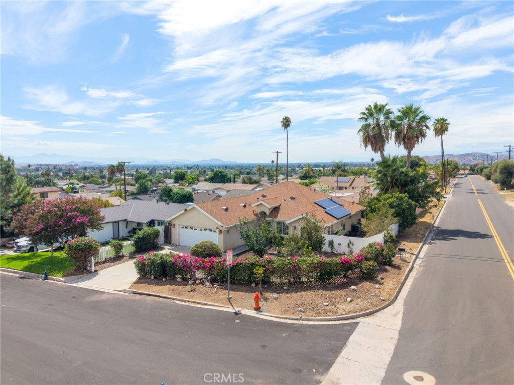 25481 Foothill Drive Property Photo 5