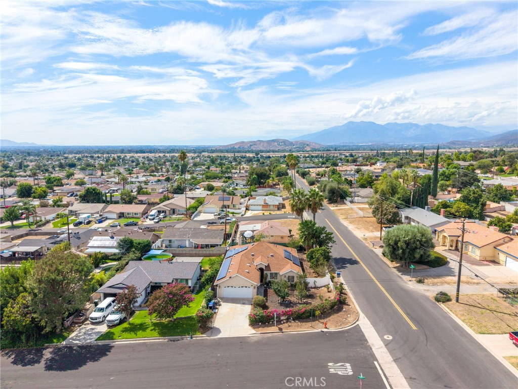25481 Foothill Drive Property Photo 7