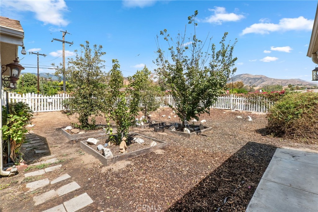 25481 Foothill Drive Property Photo 8