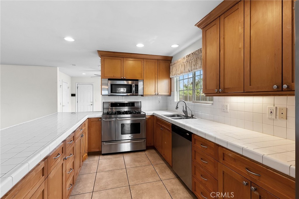 25481 Foothill Drive Property Photo 18