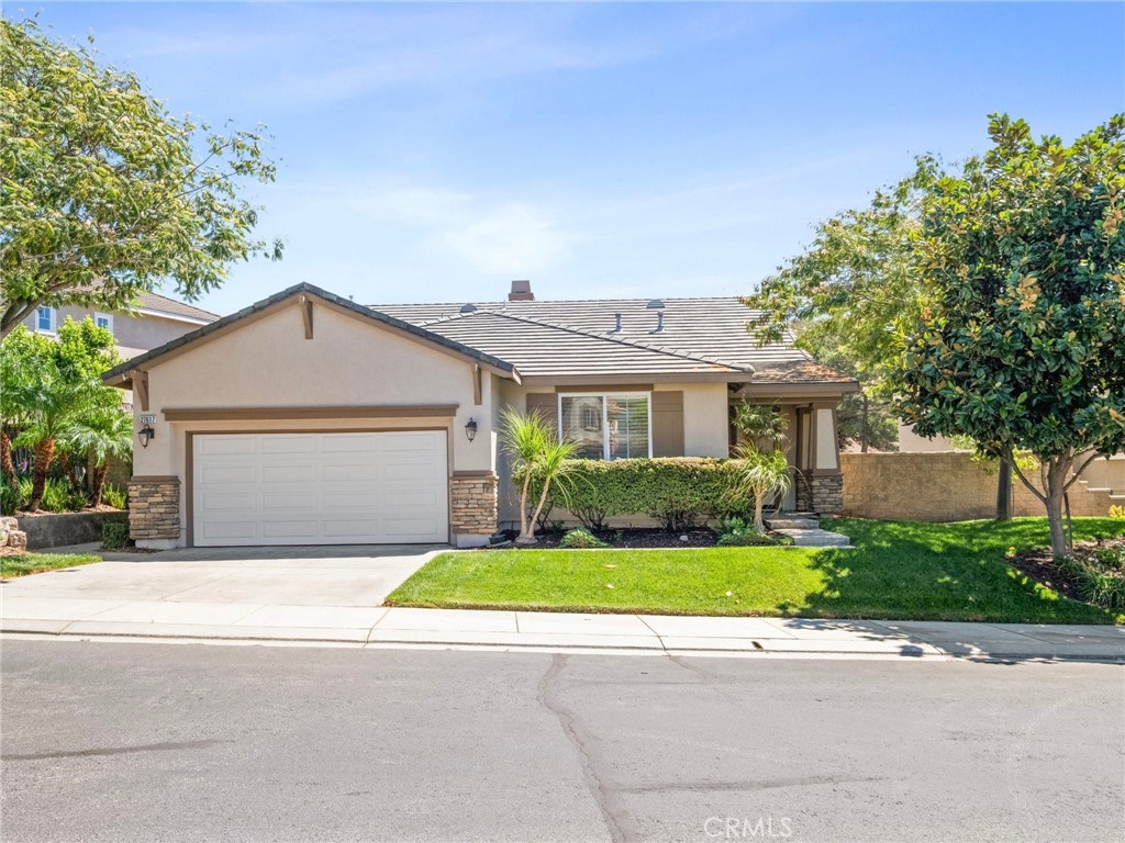 27617 Bottle Brush Property Photo 3