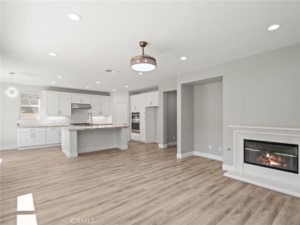 27617 Bottle Brush Property Photo 4
