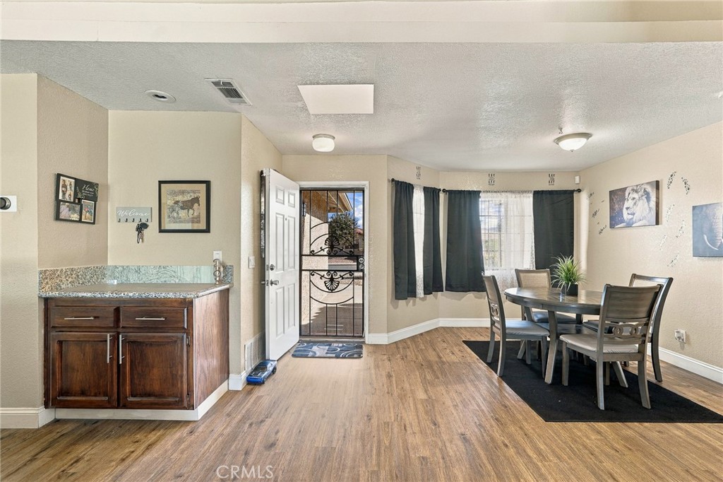 2518 Beech Tree Property Photo 4