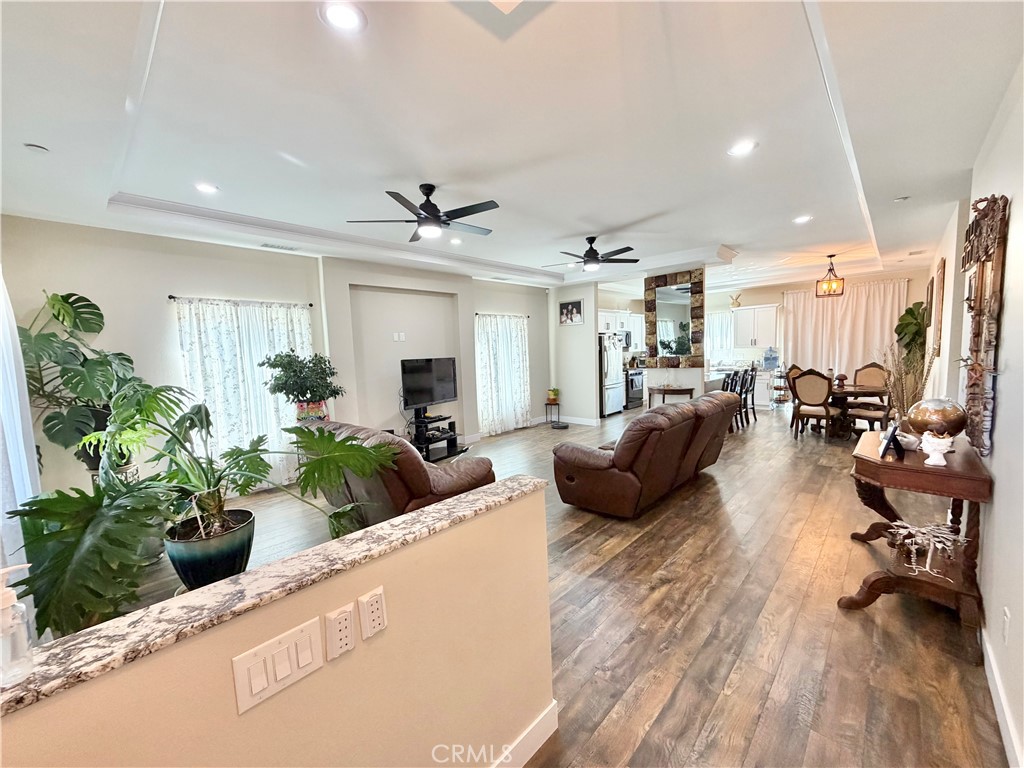 845 S San Jacinto Street Property Photo 6