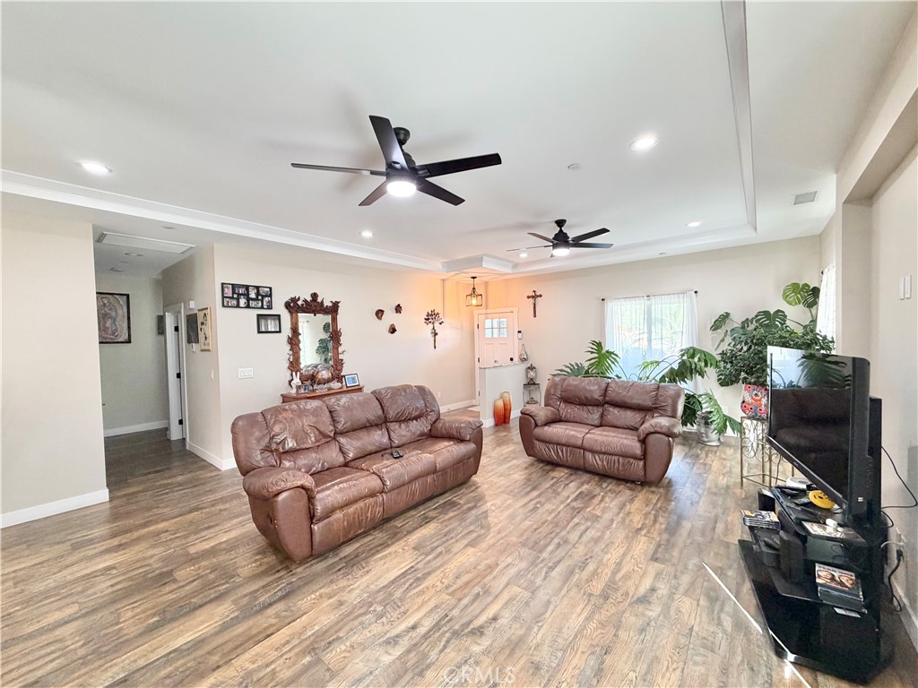 845 S San Jacinto Street Property Photo 7