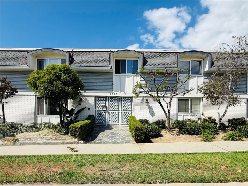 1725 Loma Avenue 6 Property Photo 1