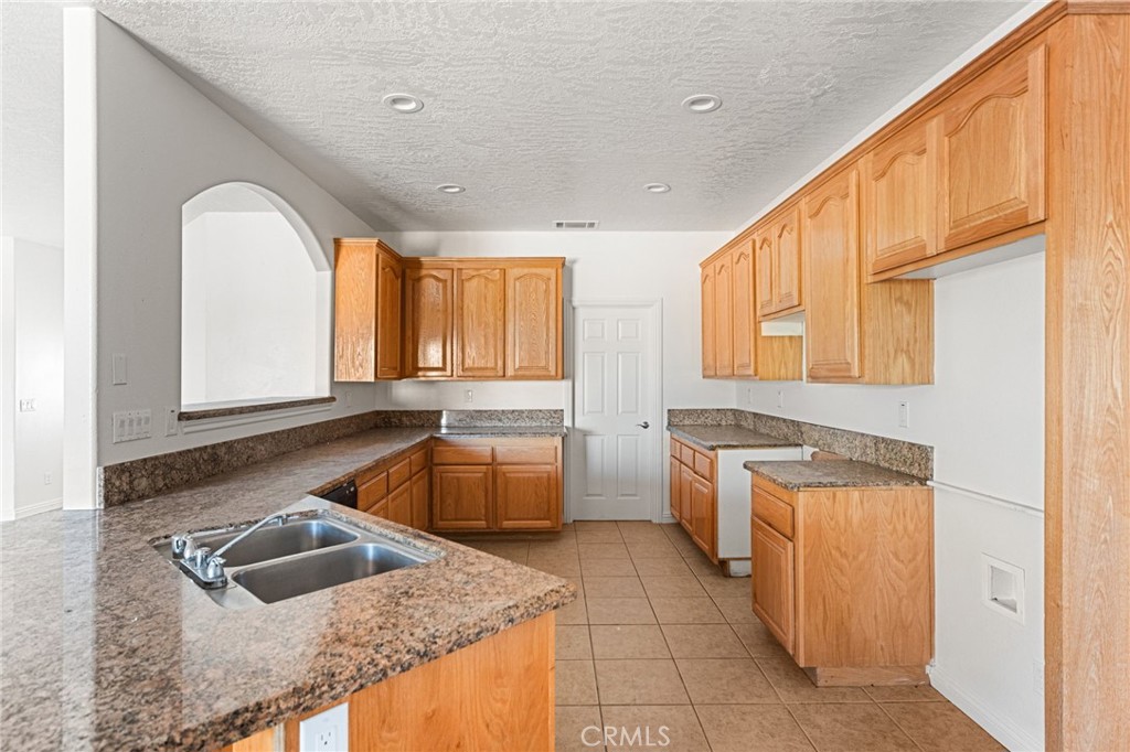 8778 Smoke Tree Property Photo 5