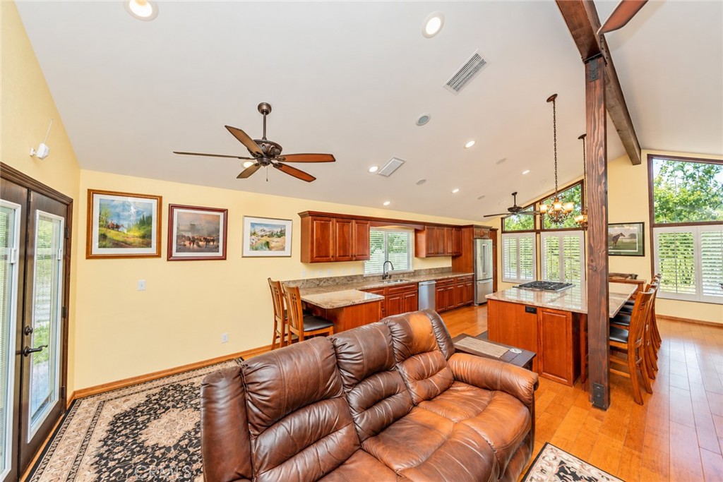 11030 Hickory Avenue Property Photo 15