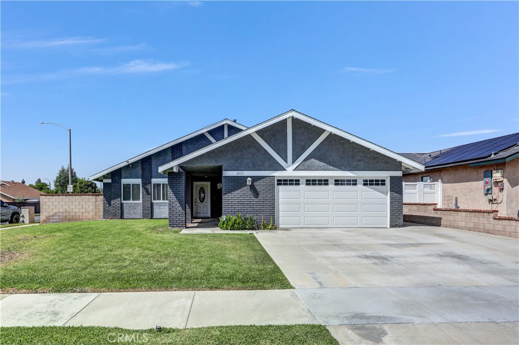 2466 S Sultana Avenue Property Photo 2