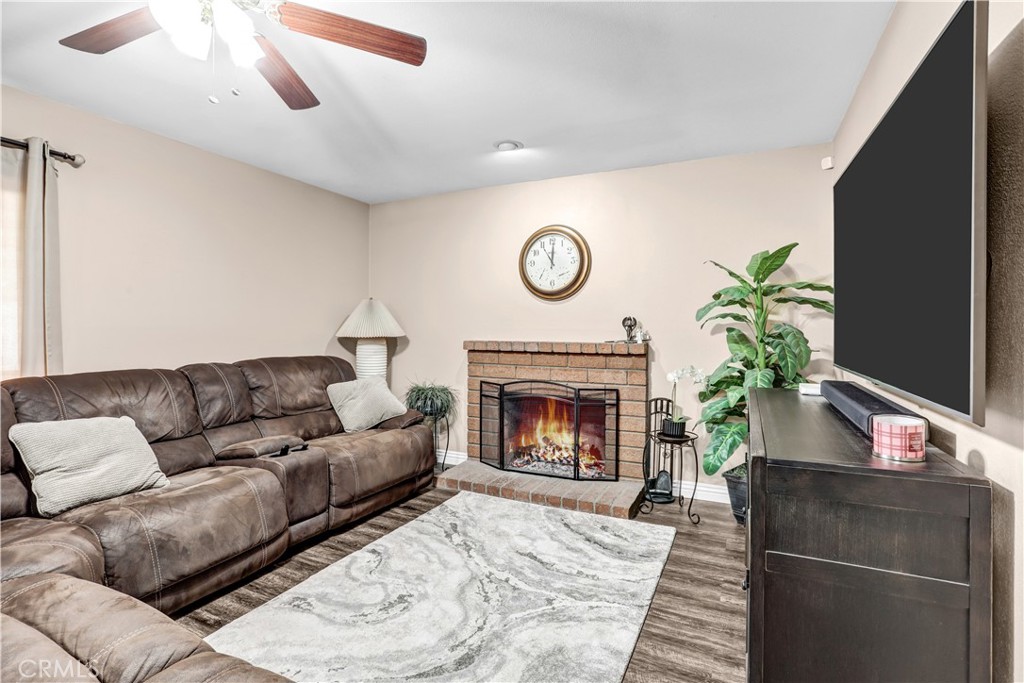 2466 S Sultana Avenue Property Photo 12