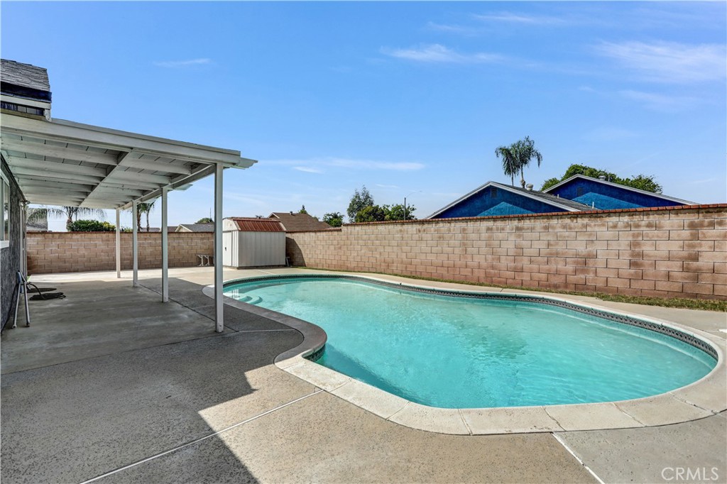 2466 S Sultana Avenue Property Photo 16