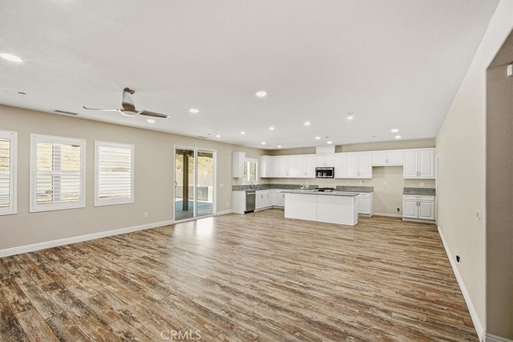 20972 Center Property Photo 7