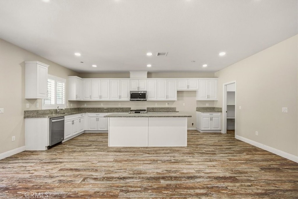 20972 Center Property Photo 8