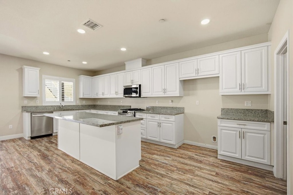 20972 Center Property Photo 9