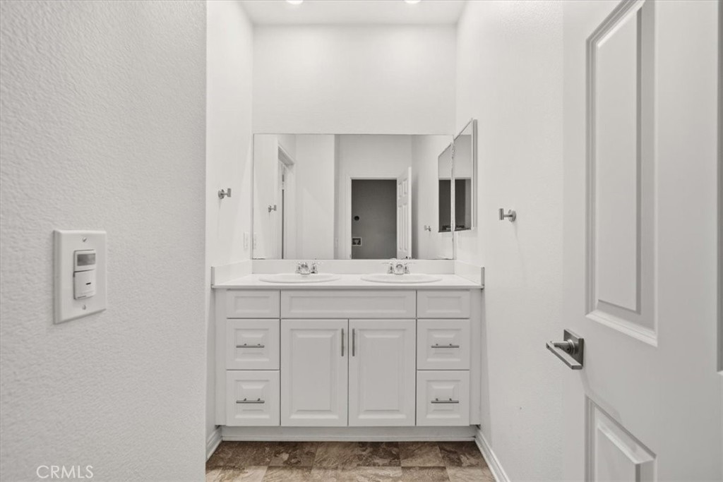 20972 Center Property Photo 22
