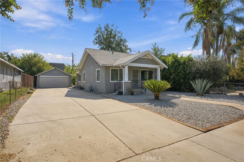 1625 Genevieve Property Photo 2