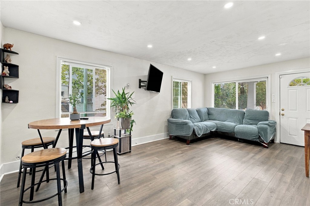 1625 Genevieve Property Photo 4