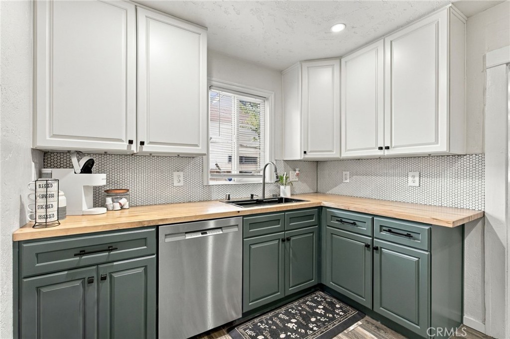 1625 Genevieve Property Photo 6