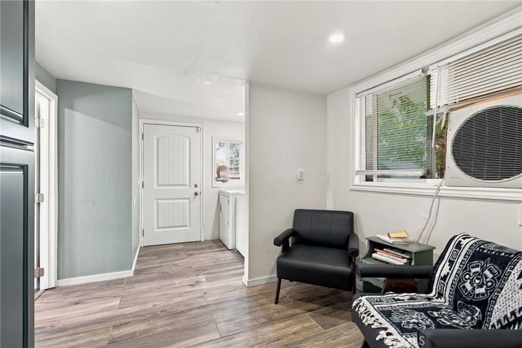 1625 Genevieve Property Photo 7