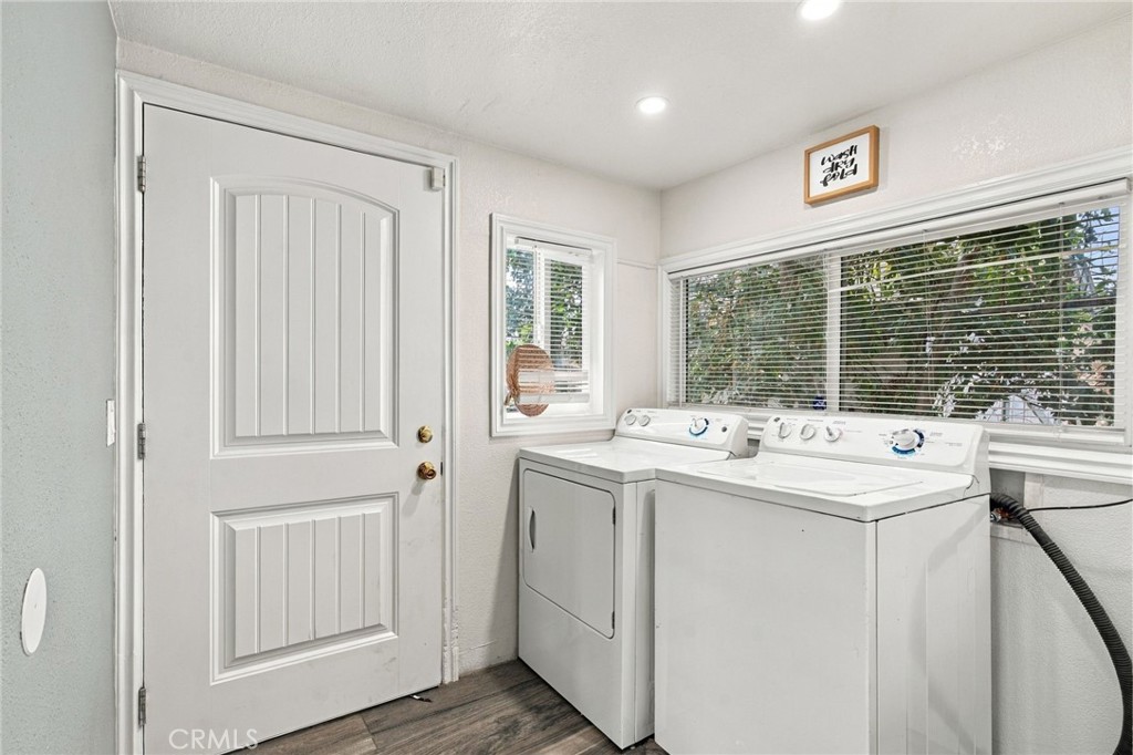 1625 Genevieve Property Photo 8