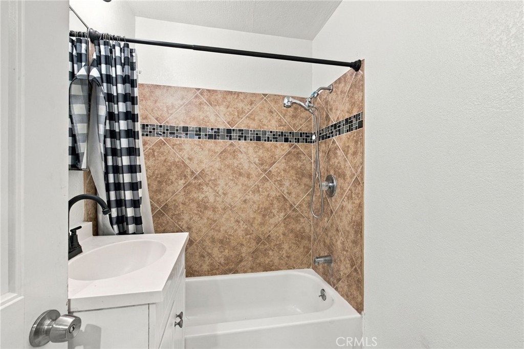 1625 Genevieve Property Photo 9