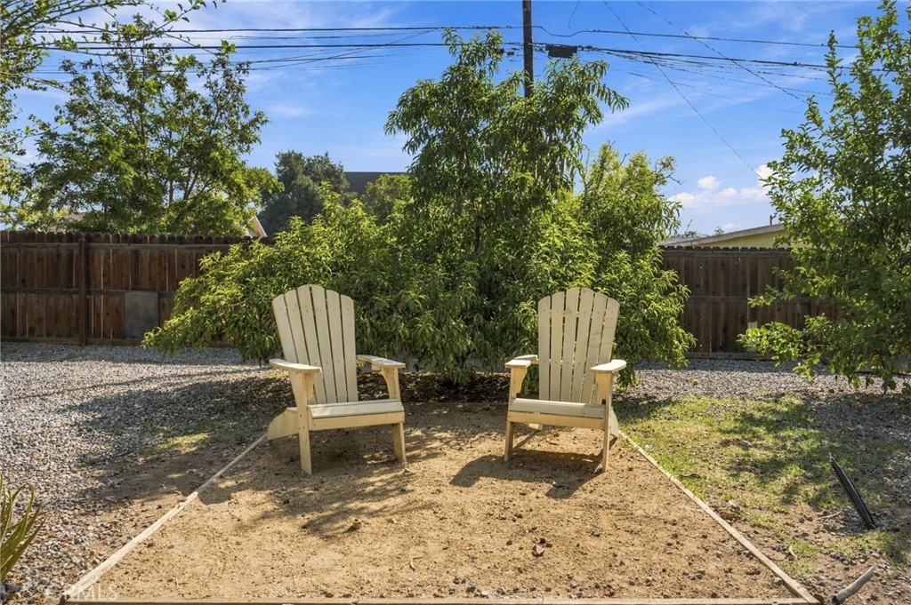 1625 Genevieve Property Photo 16