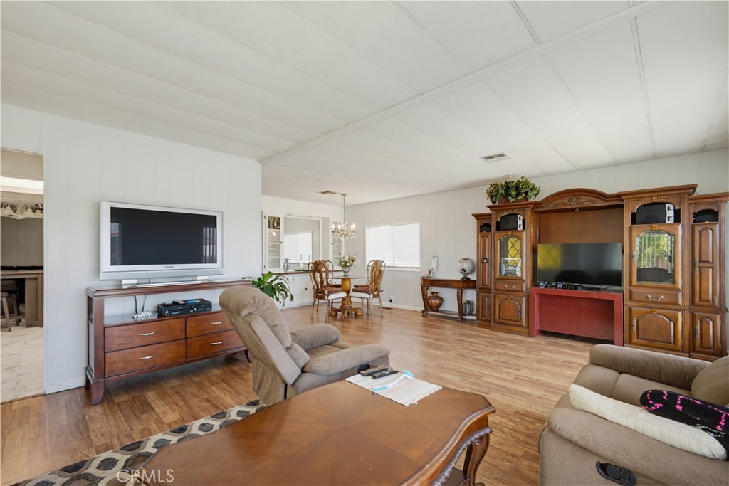 1065 S Elk Property Photo 11