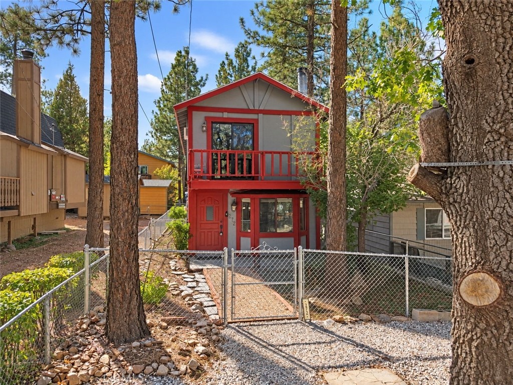 272 Imperial Avenue Property Photo 3