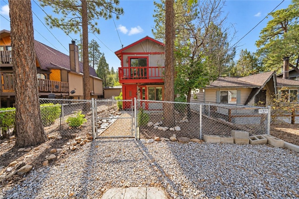 272 Imperial Avenue Property Photo 4