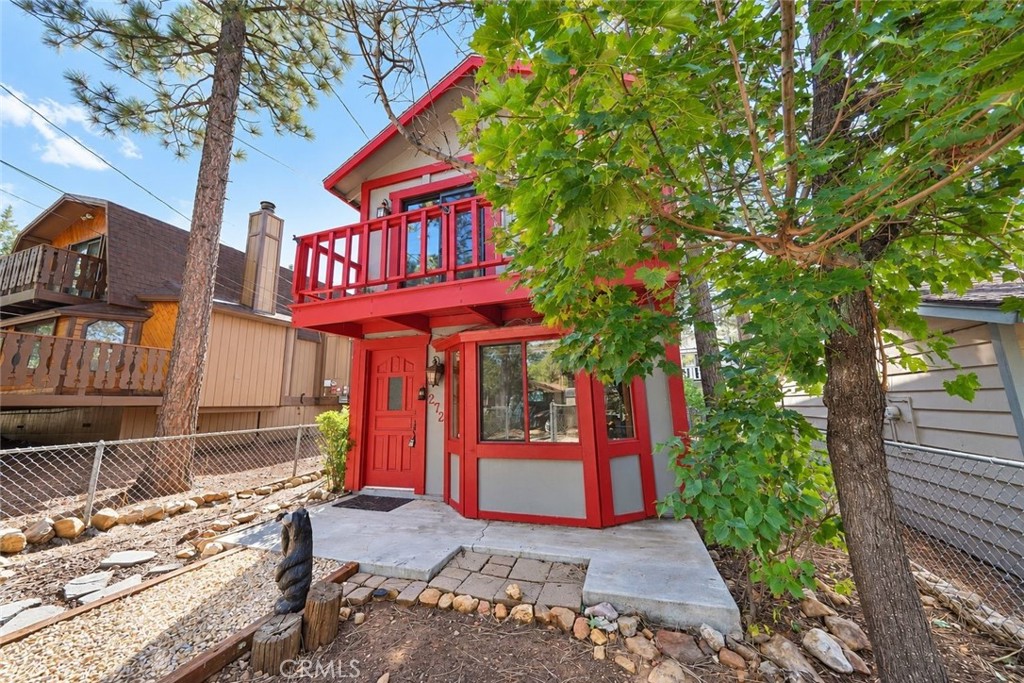 272 Imperial Avenue Property Photo 8