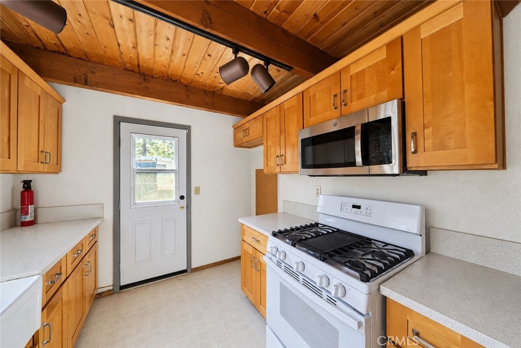 272 Imperial Avenue Property Photo 28