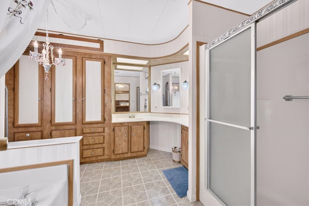 585 Palos Drive Property Photo 11