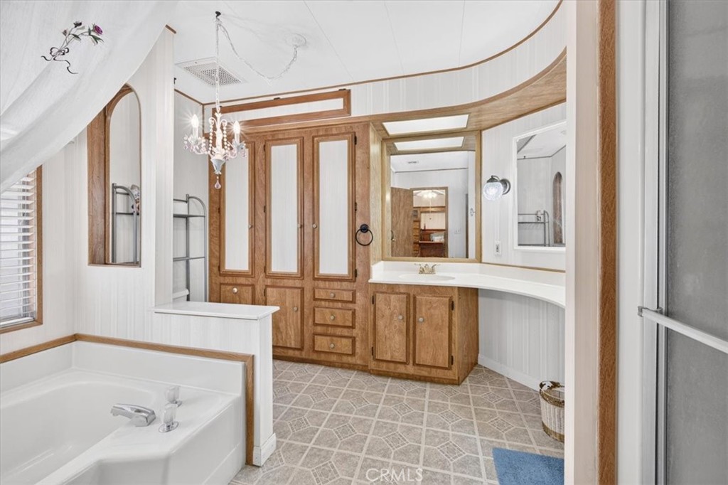 585 Palos Drive Property Photo 12
