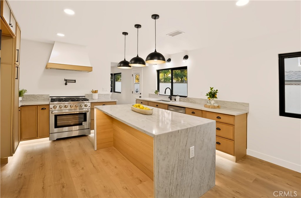 4309 Camphor Property Photo 1