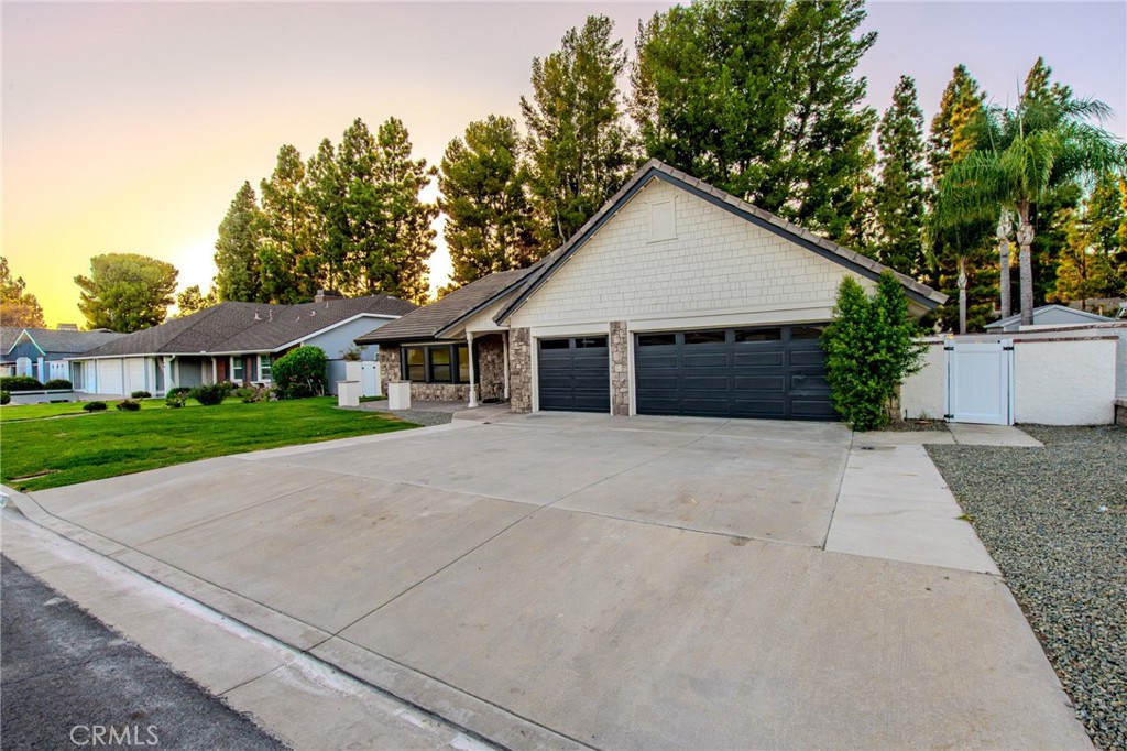 4309 Camphor Property Photo 1
