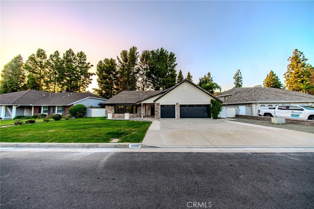 4309 Camphor Property Photo 2