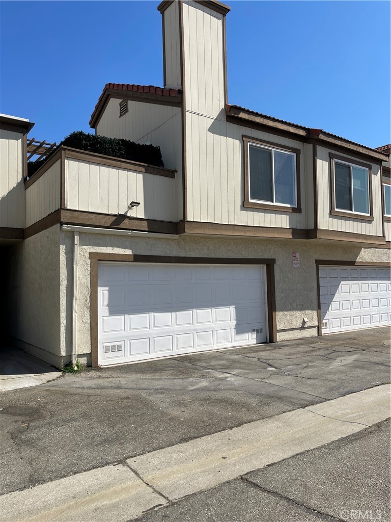 1220 S Cypress Avenue G Property Photo 1