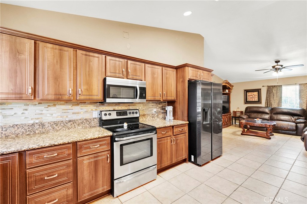 51815 Riza Property Photo 23