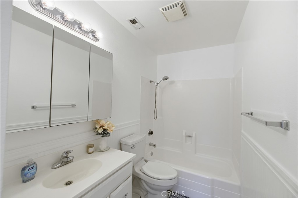 7035 Batavia Way Property Photo 11