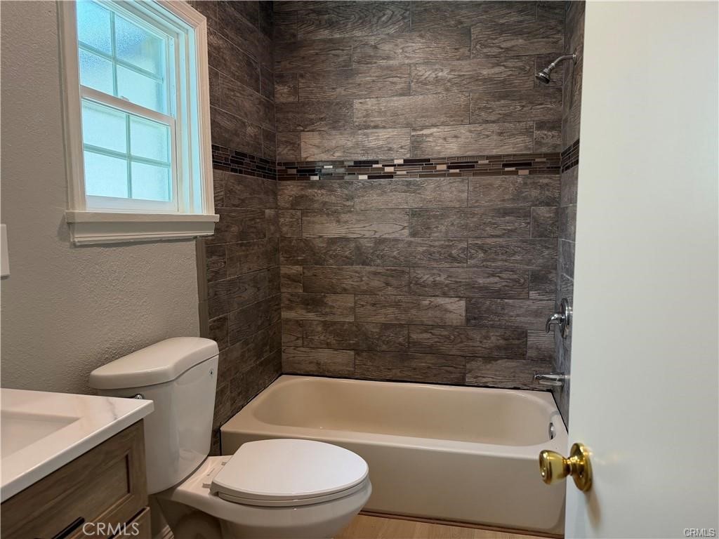 1271 W 19th Property Photo 6
