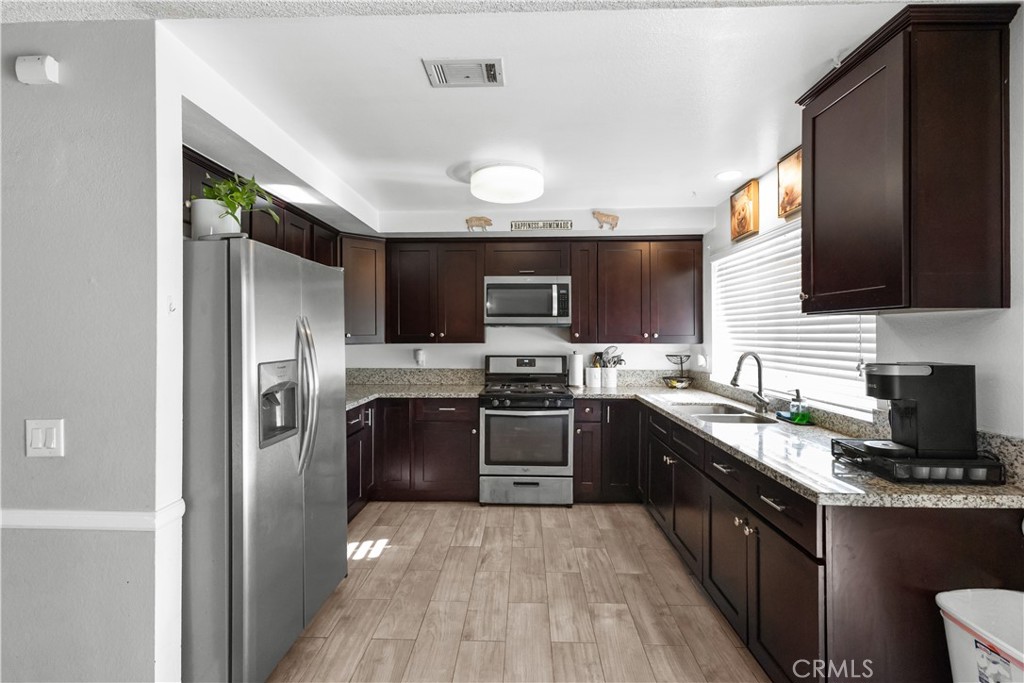 1512 Cole Property Photo 21