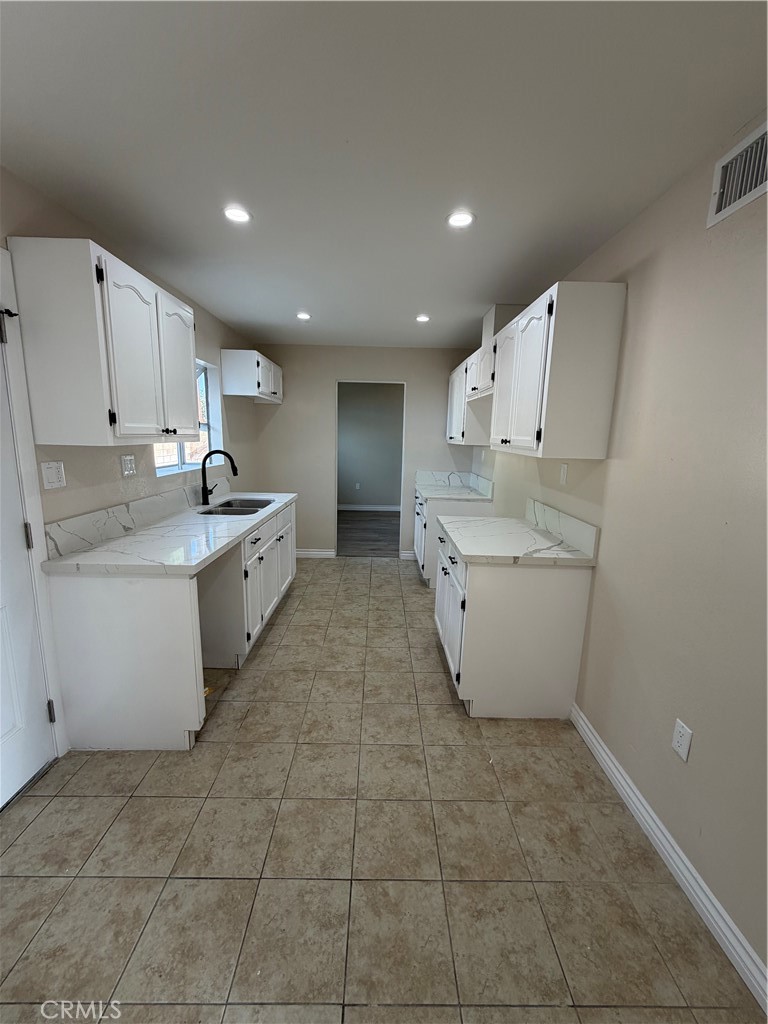 364 W Rosewood Street Property Photo 3