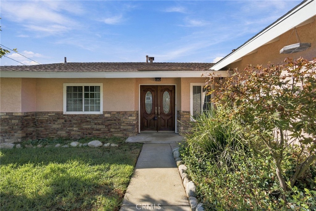1270 W 25th Street Property Photo 4