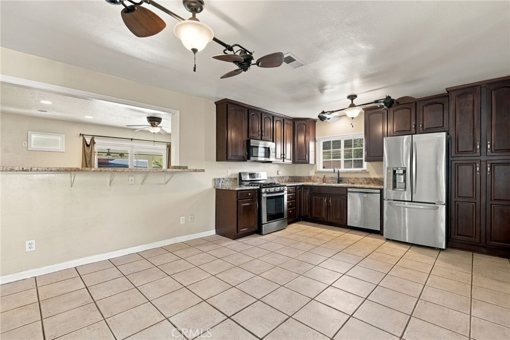 1270 W 25th Street Property Photo 14