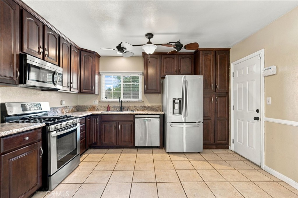 1270 W 25th Street Property Photo 15
