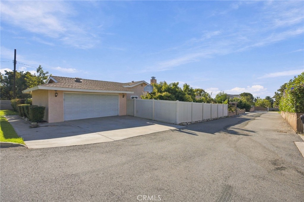 1270 W 25th Street Property Photo 31