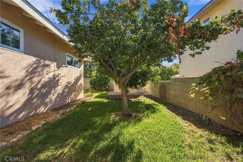 1270 W 25th Street Property Photo 36